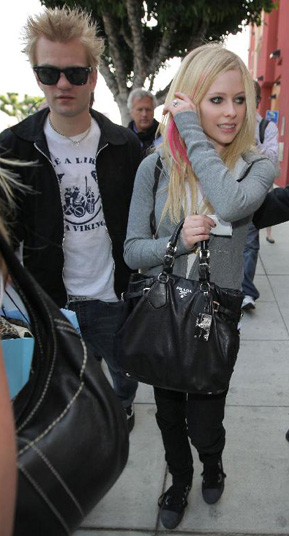 avril lavigne baby pics. Avril Lavigne and hubby Deryck