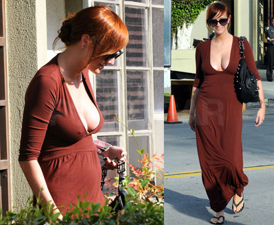 Ashlee Simpson's Baby Bump & Pregnant Cleavage