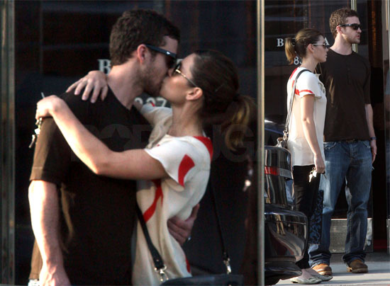 jessica biel and justin timberlake kissing. Justin and Jessica have