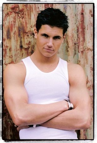 Hot or not Robbie Amell