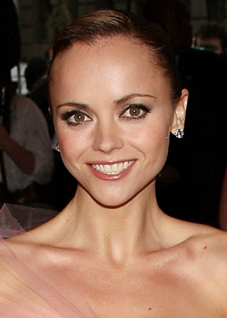 Earlier today you all were preferring Christina Ricci with her bob at chin