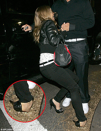 Pop star Fergie trips over as she leaves New York restaurant Waverly Inn