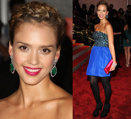 Jessica Alba opted to wear a strapless ocean blue dress by Jason Wu to the 