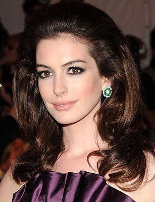 16 Dramatic Eyes for the Holidays - ANNE HATHAWAY - Anne Hathaway : People.