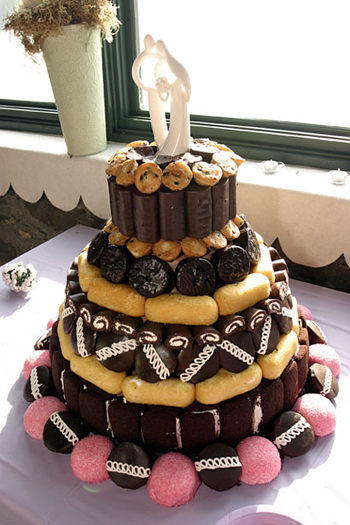 Hostess creations into his wedding cake