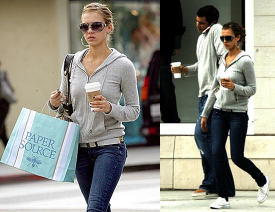jessica alba casual look. She looks to be sporting those