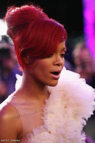 Rihanna has gone long again- adding bright red hair extensions.