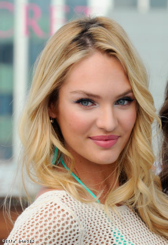 Candice wrapped up her flirty look with brown strappy sandals wavy curls